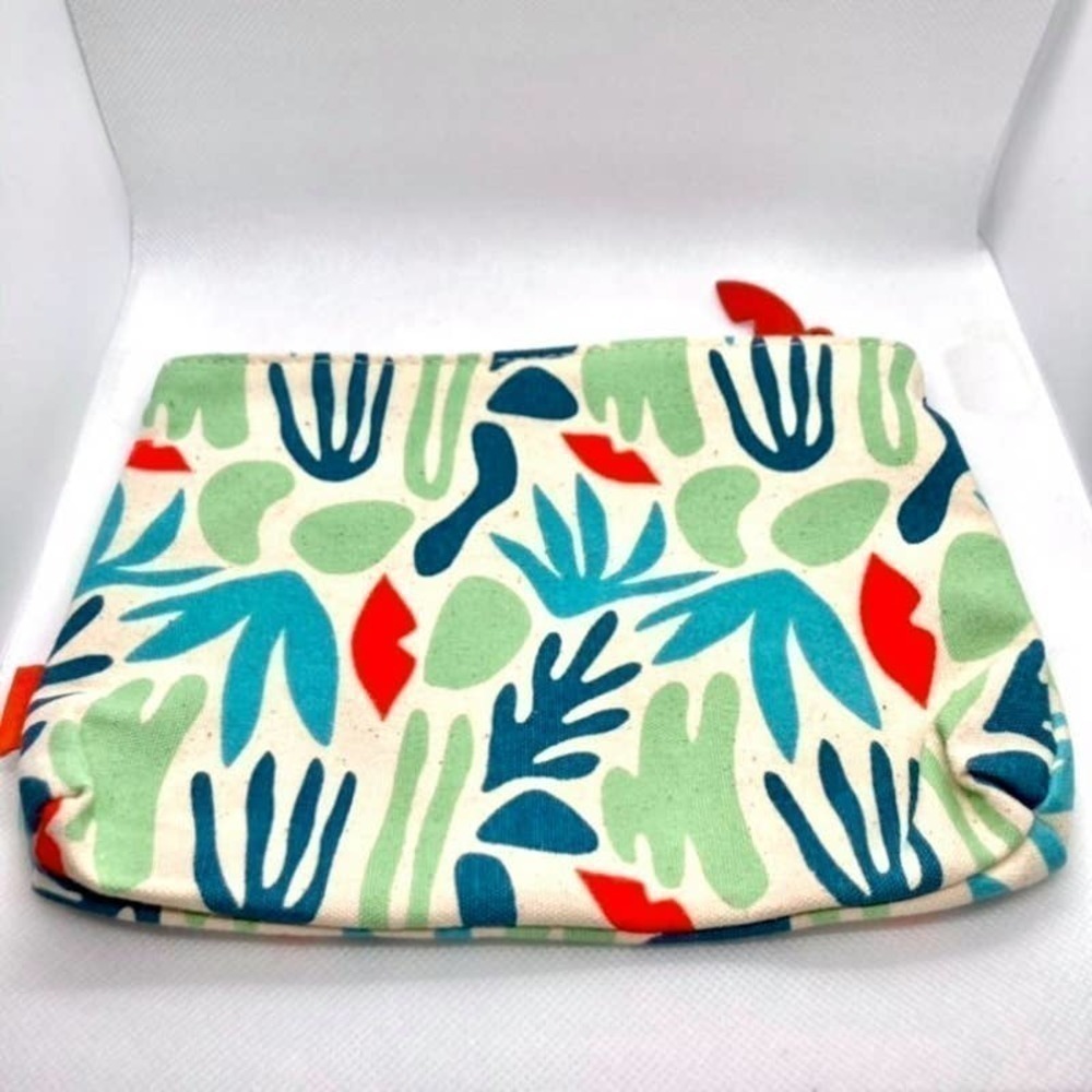 Force of Nature Cosmetics Makeup Bag - Picture 2 of 5